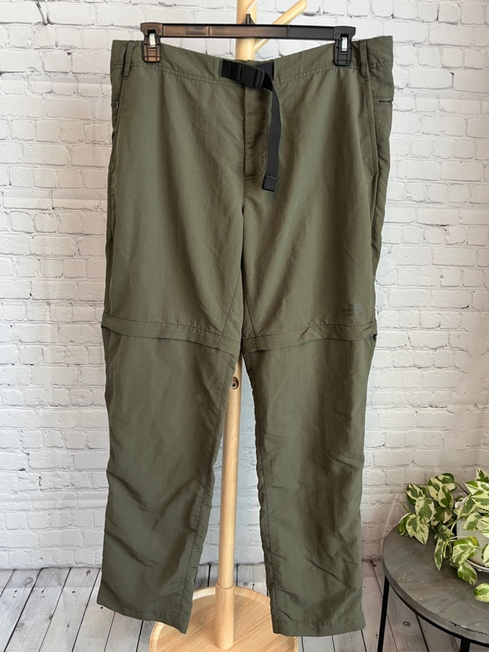 North Face Men's Lightweight Convertible Travel Pants - Olive Green